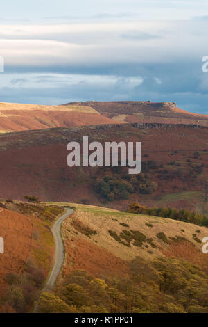 Herbstliche Abendlicht auf Peak District Landschaft. Stockfoto