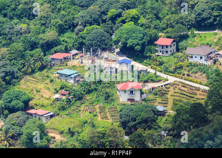 Häuser am Berg in Cebu City Stockfoto