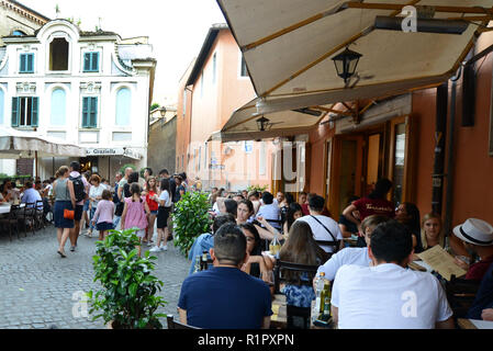 Tonnarello Restaurant auf der Via della Paglia in Rom Trastevere. Stockfoto