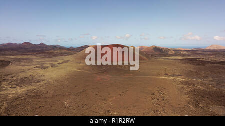 Luftaufnahme Caldera Colorada Vulkan, lava Feld mit Flechten, Lanzarote, Kanarische Inseln, Spanien Stockfoto