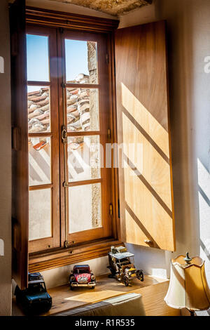 Windows in einem Café in Monemvasia Stockfoto