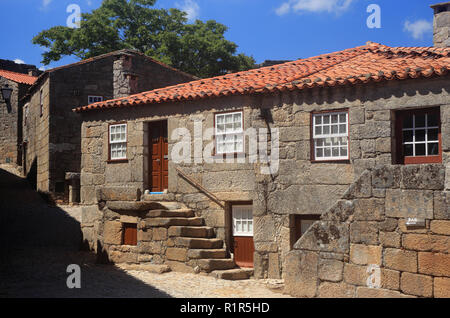 Portugal Guarda Bezirk, Beira Alta Sortelha, historischen Bergdorf, innerhalb der mittelalterlichen Stadtmauer errichtet. Stockfoto