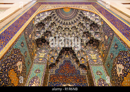 Innerhalb der Männer Raum des Gebets in der beeindruckenden neuen Sultan Qaboos Grand Mosque, Muscat, Oman. Stockfoto