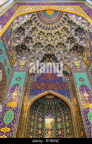 Innerhalb der Männer Raum des Gebets in der beeindruckenden neuen Sultan Qaboos Grand Mosque, Muscat, Oman. Stockfoto