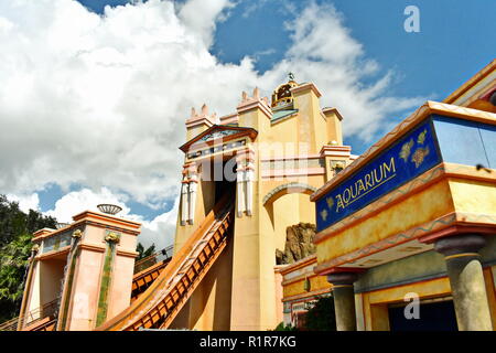 Orlando, Florida. September 29, 2018. Blick von oben auf die Reise nach Atlantis in Seaworld Theme Park. Stockfoto