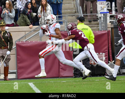 College Station, TX, USA. 10 Nov, 2018. Ole Fräulein Empfänger, DaMarkus Lodge (5), während der NCAA Football Spiel zwischen der Texas A&M Aggies und die Ole Miss Rebels, in College Station, TX. (Absolut komplette Fotograf & Company Credit: Joseph Calomeni/MarinMedia.org/Cal Sport Media) Credit: Csm/Alamy leben Nachrichten Stockfoto