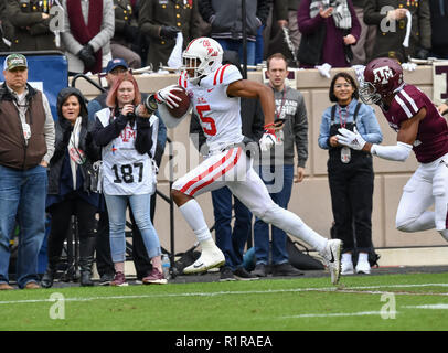 College Station, TX, USA. 10 Nov, 2018. Ole Fräulein Empfänger, DaMarkus Lodge (5), während der NCAA Football Spiel zwischen der Texas A&M Aggies und die Ole Miss Rebels, in College Station, TX. (Absolut komplette Fotograf & Company Credit: Joseph Calomeni/MarinMedia.org/Cal Sport Media) Credit: Csm/Alamy leben Nachrichten Stockfoto