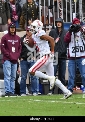 College Station, TX, USA. 10 Nov, 2018. Ole Fräulein Empfänger, DaMarkus Lodge (5), während der NCAA Football Spiel zwischen der Texas A&M Aggies und die Ole Miss Rebels, in College Station, TX. (Absolut komplette Fotograf & Company Credit: Joseph Calomeni/MarinMedia.org/Cal Sport Media) Credit: Csm/Alamy leben Nachrichten Stockfoto