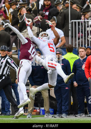 College Station, TX, USA. 10 Nov, 2018. Ole Fräulein Empfänger, DaMarkus Lodge (5), während der NCAA Football Spiel zwischen der Texas A&M Aggies und die Ole Miss Rebels, in College Station, TX. (Absolut komplette Fotograf & Company Credit: Joseph Calomeni/MarinMedia.org/Cal Sport Media) Credit: Csm/Alamy leben Nachrichten Stockfoto