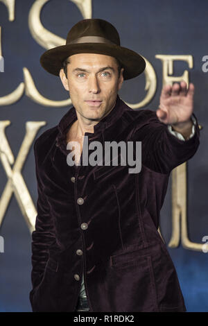 London, Großbritannien. 13 Nov, 2018. Jude Law gesehen der BRITISCHEN Premiere der "Fantastische Tiere an: Die Verbrechen von Grindelwald" im Cineworld Leicester Square in London. Credit: Gary Mitchell/SOPA Images/ZUMA Draht/Alamy leben Nachrichten Stockfoto