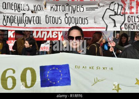 Athen, Griechenland. 14. Nov 2018. Beamte protestieren gegen die anhaltenden Sparpolitik während eines 24-stündigen Streik in Athen, Griechenland. Credit: Nicolas Koutsokostas/Alamy Leben Nachrichten. Stockfoto