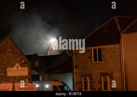 Isla bank Mühlen, Moray, Schottland, 14. November 2018, das ist die Szene der Brand bei der gewerblichen Einheit von Aberdeen Wäscheservice innerhalb von Isla Bank Mühlen Industrail Park, Keith, Moray, Schottland belegt. Credit: JASPERIMAGE/Alamy leben Nachrichten Stockfoto