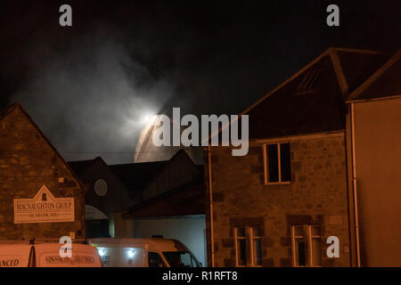 Isla bank Mühlen, Moray, Schottland, 14. November 2018, das ist die Szene der Brand bei der gewerblichen Einheit von Aberdeen Wäscheservice innerhalb von Isla Bank Mühlen Industrail Park, Keith, Moray, Schottland belegt. Credit: JASPERIMAGE/Alamy leben Nachrichten Stockfoto