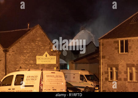 Isla bank Mühlen, Moray, Schottland, 14. November 2018, das ist die Szene der Brand bei der gewerblichen Einheit von Aberdeen Wäscheservice innerhalb von Isla Bank Mühlen Industrail Park, Keith, Moray, Schottland belegt. Credit: JASPERIMAGE/Alamy leben Nachrichten Stockfoto