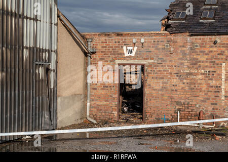 Isla bank Mühlen, Moray, Schottland, 14. November 2018, das ist die Szene der Brand bei der gewerblichen Einheit von Aberdeen Wäscheservice innerhalb von Isla Bank Mühlen Industrail Park, Keith, Moray, Schottland belegt. Credit: JASPERIMAGE/Alamy leben Nachrichten Stockfoto