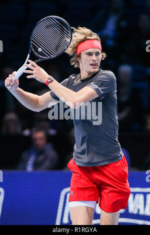 London, Großbritannien. 14. November 2018. Alexander Zverev von Deutschland während der Männer singles Match des 2018 Nitto ATP-Finale gegen Novak Djokovic aus Serbien in der O2 Arena in London, England am 14. November 2018. Quelle: LBA/Alamy leben Nachrichten Stockfoto