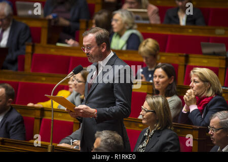 Paris, Ile de France, Frankreich. 14 Nov, 2018. Mitglied des französischen Versammlung beobachtet, als er während einer Sitzung der Fragen zur Regierung in der Nationalversammlung. Credit: Thierry Le Fouille/SOPA Images/ZUMA Draht/Alamy leben Nachrichten Stockfoto