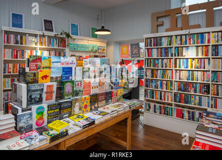 Mainstreet Handelsunternehmen, Melrose, Scottish Borders, Schottland. 14. November 2018. St Boswells Buchhandlung, Cafe, deli namens Britain's Best Small Shop von 2018, durch die unabhängigen Einzelhändler Bund ausgezeichnet. Eine kombinierte Buchhandlung, Cafe, Feinkost & Haushaltswaren shop in St Boswells basiert, in den ländlichen Scottish Borders, ist genannt worden Großbritanniens Besten kleinen Shop von 2018 bei einer Veranstaltung in den Häusern des Parlaments. Eine unabhängige Buchhandlung, Buchhandlung & Die Mainstreet's Trading Company Cafe, ist genannt worden Großbritanniens Besten kleinen Shop von 2018. Credit: Phil Wilkinson/Alamy leben Nachrichten Stockfoto