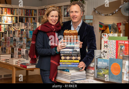 Mainstreet Handelsunternehmen, Melrose, Scottish Borders, Schottland. 14. November 2018. St Boswells Buchhandlung, Cafe, deli namens Britain's Best Small Shop von 2018, durch die unabhängigen Einzelhändler Bund ausgezeichnet. Eine kombinierte Buchhandlung, Cafe, Feinkost & Haushaltswaren shop in St Boswells basiert, in den ländlichen Scottish Borders, ist genannt worden Großbritanniens Besten kleinen Shop von 2018 bei einer Veranstaltung in den Häusern des Parlaments. Eine unabhängige Buchhandlung, Buchhandlung & Die Mainstreet's Trading Company Cafe, ist genannt worden Großbritanniens Besten kleinen Shop von 2018. Credit: Phil Wilkinson/Alamy leben Nachrichten Stockfoto