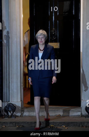 London, Großbritannien. 14. Nov 2018. Theresa May Brexit Aussage. Der Premierminister Theresa May macht eine Aussage in der Downing Street nach einer Kabinettssitzung in Nummer 10 auf der vorgeschlagenen Brexit beschäftigen. Bild von Andrew Parsons/Parsons Media Credit: Andrew Parsons/Alamy leben Nachrichten Stockfoto