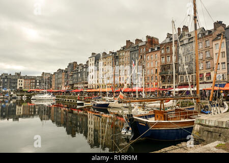 HONFLEUR, Frankreich - September 2016 - alte Hafen von Honfleur, Normandie, Frankreich Stockfoto