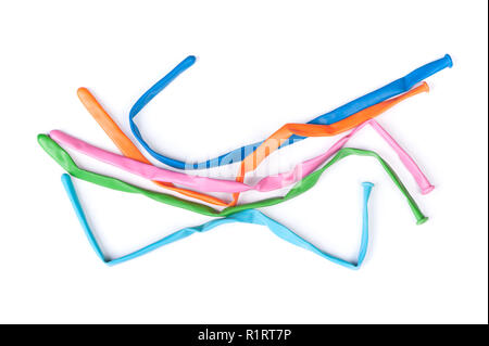 Gruppe der nicht aufgeblasenen Luftballons auf weißem Hintergrund Stockfoto