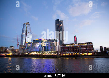 LONDON, UK, 20. Mai 2017. Londoner Stadtbild über die Themse mit Blick auf Meer Container Haus Gebäude an der Southbank, London, England, Großbritannien Stockfoto