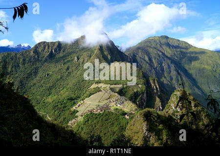 Atemberaubende Luftaufnahme der Zitadelle von Machu Picchu Inka Huayna Picchu mountain gesehen, Cusco Region, Peru Stockfoto