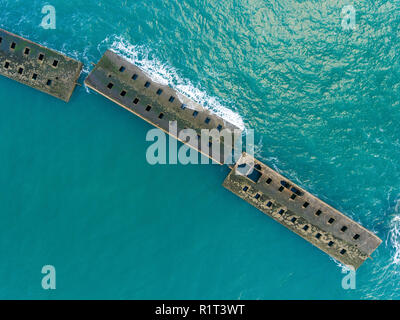 Bleibt der Maulbeere künstlichen Hafen von D-Day Invasion, Arromanches-les-Bains, Normandie, Frankreich Stockfoto