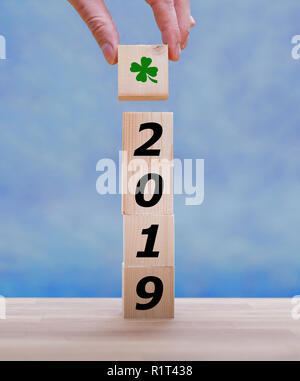 Stapeln von Würfeln Form das Jahr "2019" Stockfoto