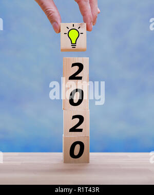 Stapeln von Würfeln Form das Jahr "2020" Stockfoto