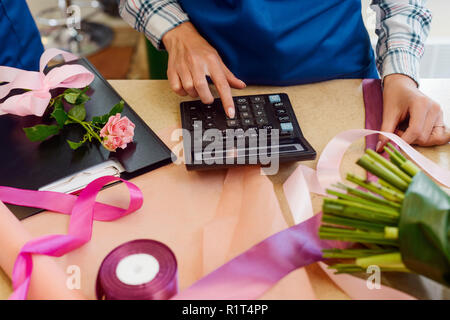 Kasse zählen Zahlung auf Rechner Stockfoto