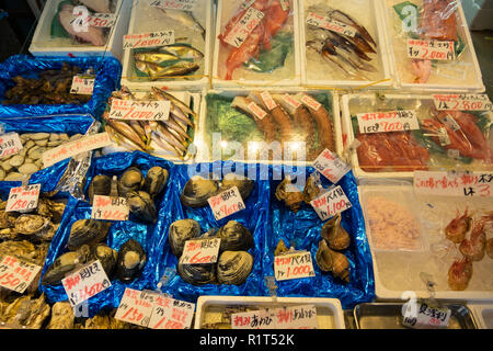 Im Nijo Fischmarkt in Sapporo, Japan. Stockfoto