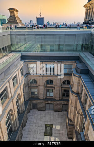 Der innere Hof Platz der Reichstag in Berlin. Stockfoto