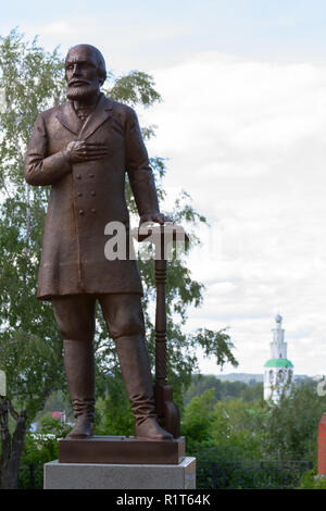 Kungurer, Ural/RUSSLAND - Juli 4, 2009: Denkmal für einen Kaufmann und Bürger Gubkin EIN S, Kungurer, Heimatmuseum. Stockfoto