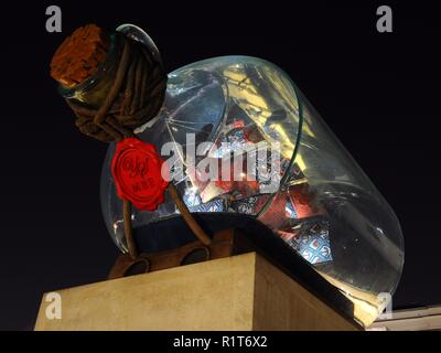 'Nelson das Schiff in der Flasche" von Yinka Shonibare im National Maritime Museum, Greenwich, London, UK. Stockfoto