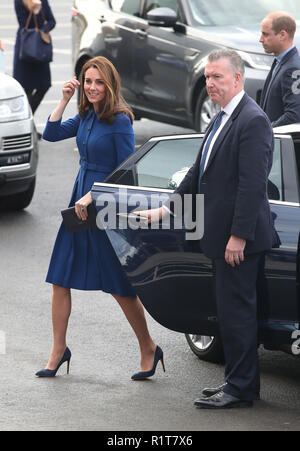 Der Herzog und die Herzogin von Cambridge am McLaren Composites Technology Center in Rotherham. Stockfoto