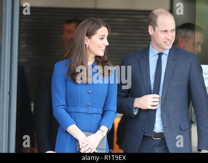 Der Herzog und die Herzogin von Cambridge verlassen die McLaren Composites Technology Center in Rotherham. Stockfoto