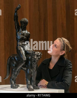 Embargo auf 0001 Donnerstag, 15. November EDITORIAL VERWENDEN SIE NUR EINE der Rothschild bronzen Skulpturen von Michelangelo ist während einer Pressekonferenz an der Royal Academy in London für die erste Veröffentlichung sah MichelangeloÕs arbeiten als Bildhauer in Bronze zu beweisen. Stockfoto