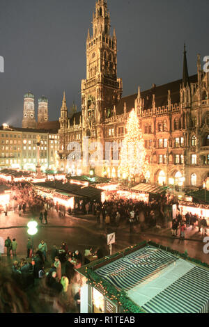 Weihnachtsmarkt auf dem Marienplatz, München Stockfoto