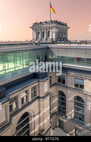 Der innere Hof Platz der Reichstag in Berlin. Stockfoto