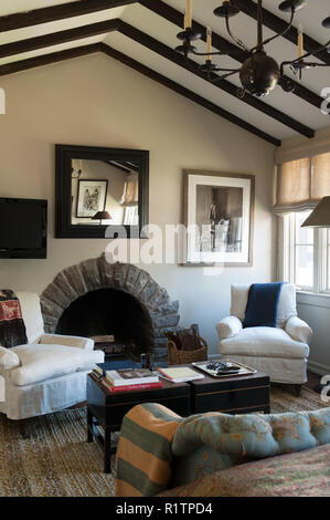 Kamin im Landhausstil Schlafzimmer Stockfoto
