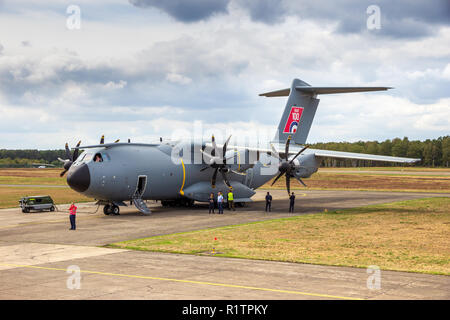 KLEINE Brogel, Belgien - Sep 8, 2018: Die britische Royal Air Force Airbus A400M Cargo Flugzeug auf dem Rollfeld des Kleine-Brogel Airbase. Stockfoto