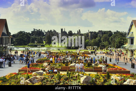 Tower Street, Alton Towers Resort, Staffordshire, England, UK. Ca. 80er Stockfoto