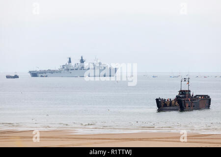 Royal Marines von HMS Bulwark an einem Strand landen im LCU MK 10 und MK 5 LCVP Landing Craft, Sunderland Airshow, Tyne und Wear, 2016 Stockfoto