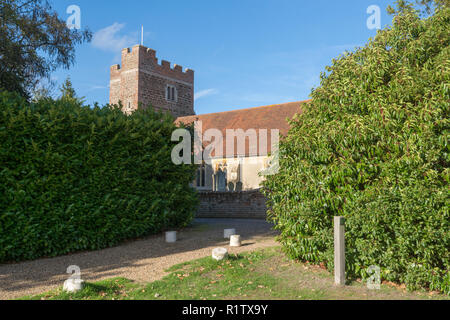 St. Michael Pfarrkirche in dem kleinen Dorf Heckfield in Hampshire, Großbritannien, ein Grad II (2) aufgeführten Gebäude Stockfoto