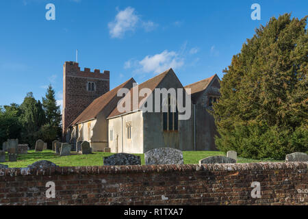 St. Michael Pfarrkirche in dem kleinen Dorf Heckfield in Hampshire, Großbritannien, ein Grad II (2) aufgeführten Gebäude Stockfoto