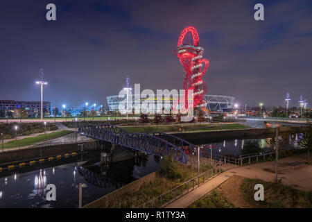 Die Londoner Stadion und ArcelorMittal Orbit in der Queen Elizabeth Olympic Park, Stratford, London Stockfoto