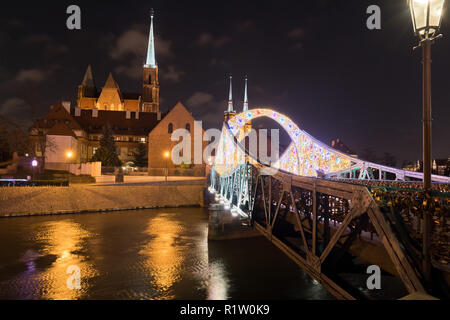 Ostrow Tumski und Kathedrale von St. Johannes der Täufer in Wroclaw, Polen. Weihnachtsschmuck. Stockfoto