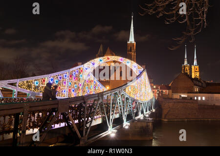 Ostrow Tumski und Kathedrale von St. Johannes der Täufer in Wroclaw, Polen. Weihnachtsschmuck. Stockfoto